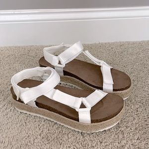 Women’s Madden Girl Cambridge platform espadrille strappy sandal- white size 7.5